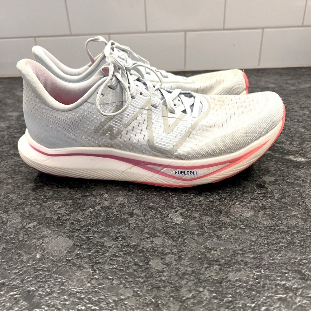 New Balance Fuel Cell size 9.5